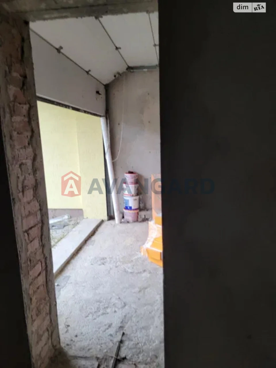 Sale of Townhouse, Ozerna