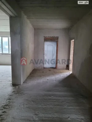 Sale of Townhouse, Ozerna