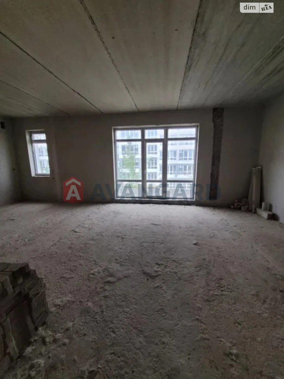 Sale of Townhouse, Ozerna