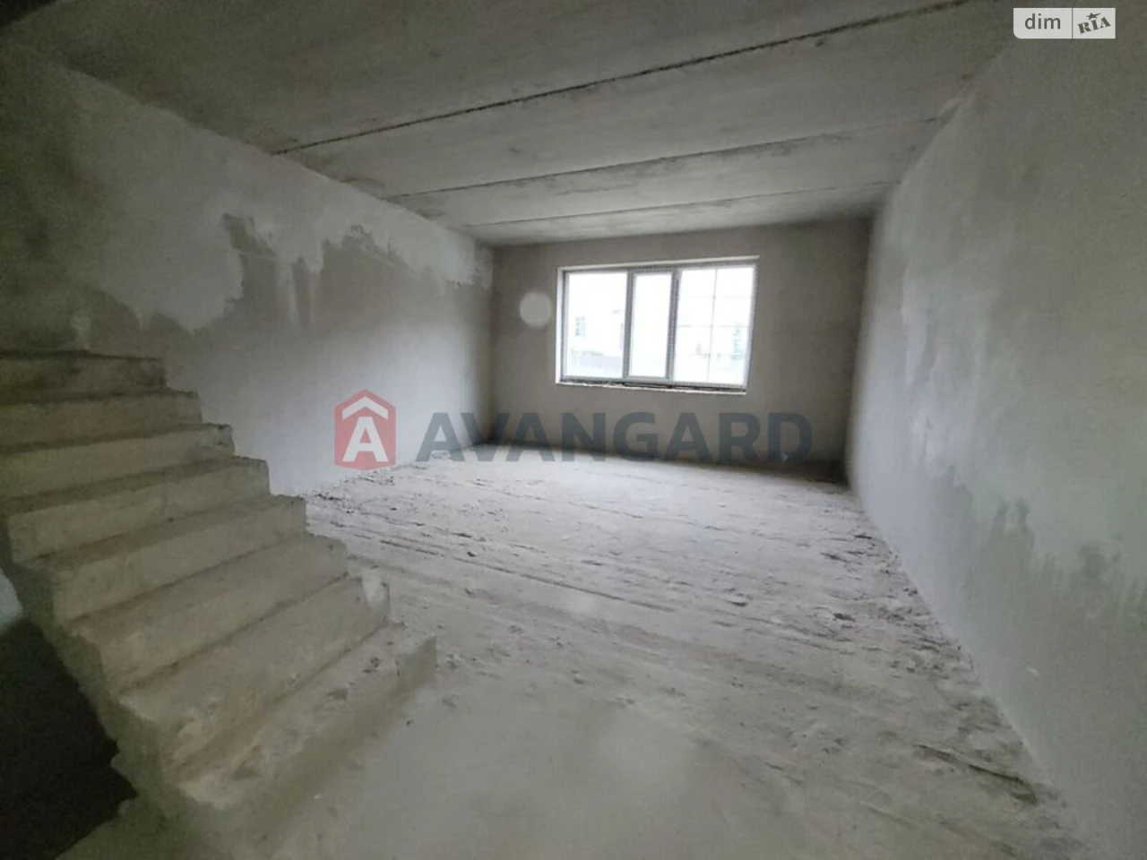 Sale of Townhouse, Ozerna