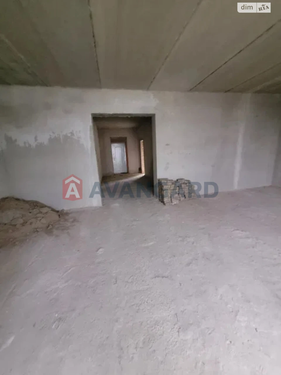 Sale of Townhouse, Ozerna