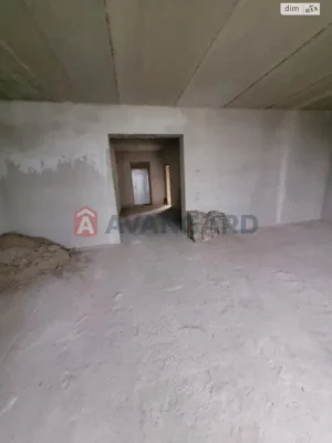 Sale of Townhouse, Ozerna