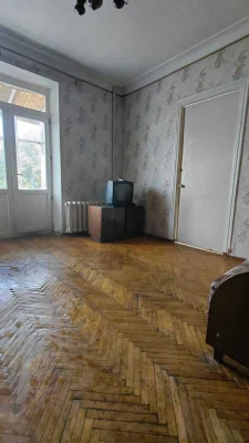 3 bedroom Apartment with Character 3.5m ceiling