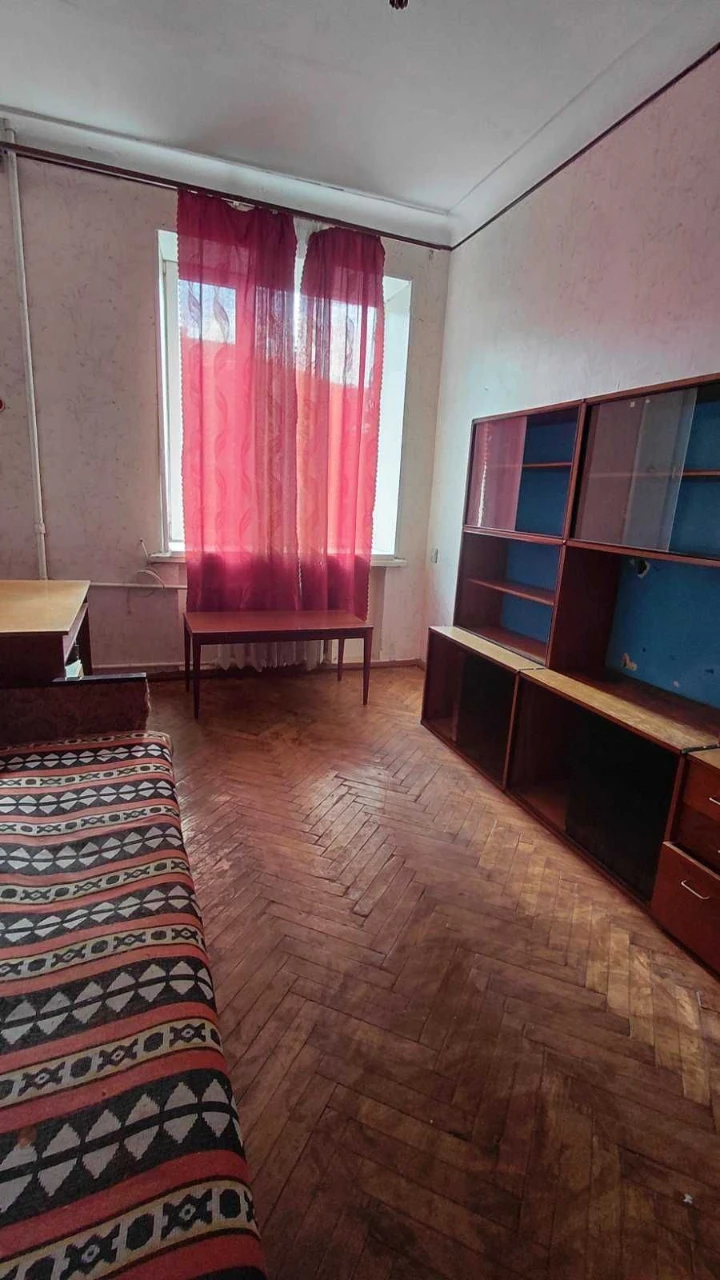 3 bedroom Apartment with Character 3.5m ceiling