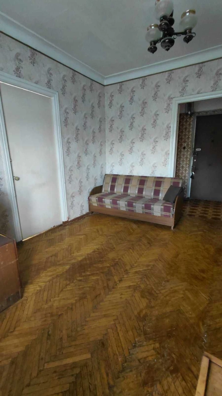 3 bedroom Apartment with Character 3.5m ceiling