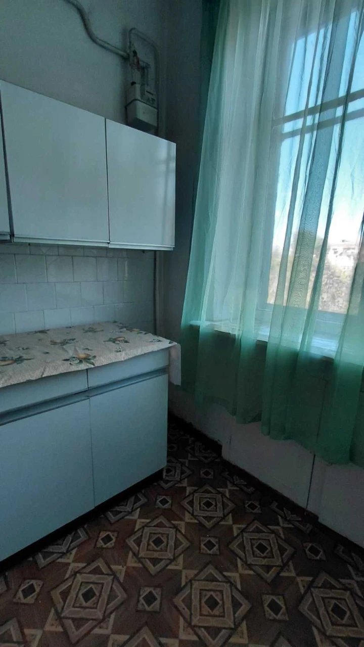 3 bedroom Apartment with Character 3.5m ceiling