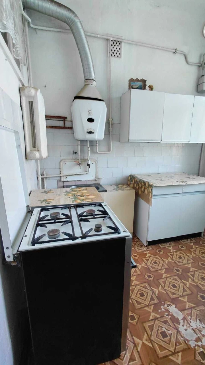 3 bedroom Apartment with Character 3.5m ceiling