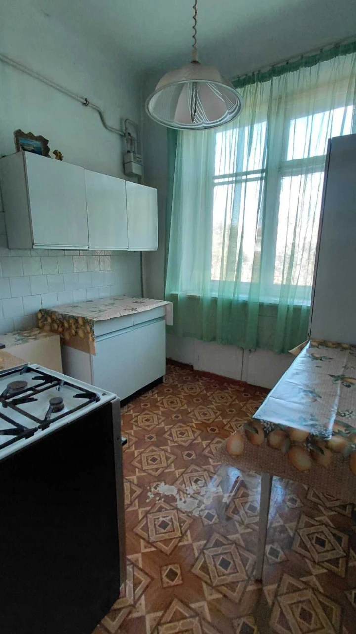 3 bedroom Apartment with Character 3.5m ceiling
