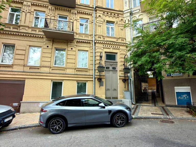 Квартира. Київ, Михайлівський пров.