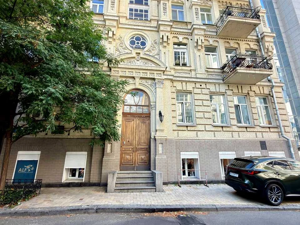 Квартира. Київ, Михайлівський пров.
