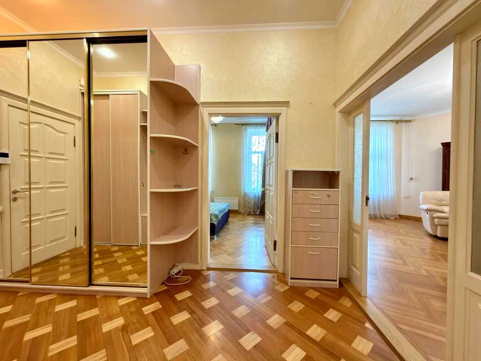 Квартира. Київ, Михайлівський пров.