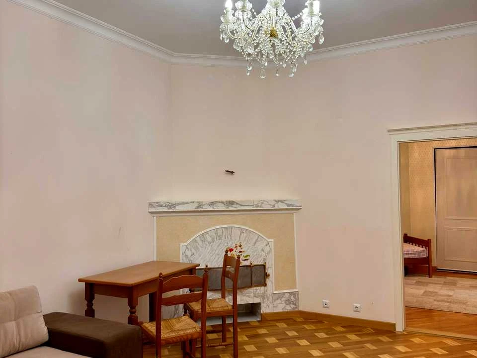 Квартира. Київ, Михайлівський пров.