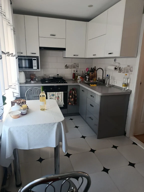 1-bedroom apartment with excellent renovation.