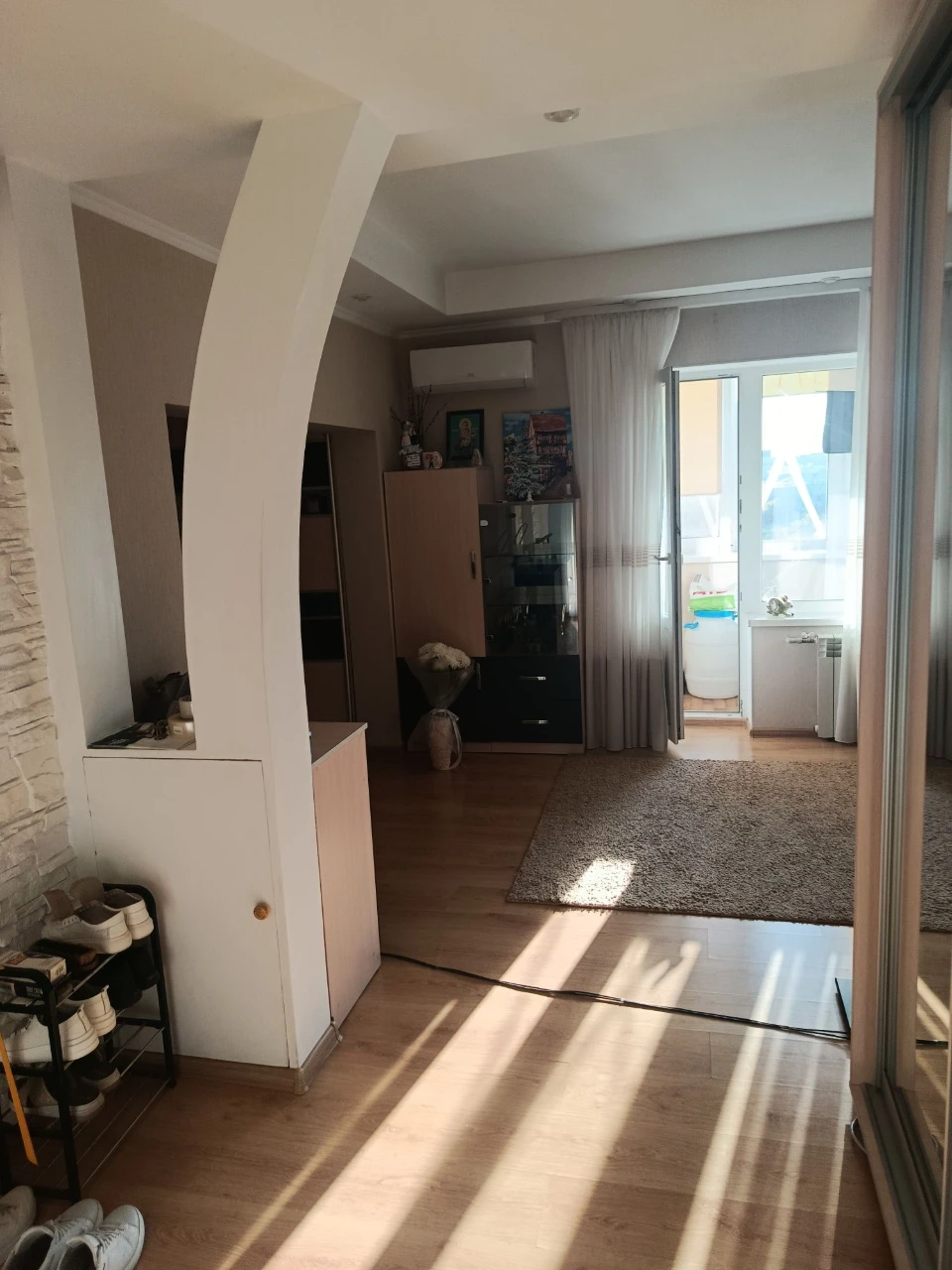 1-bedroom apartment with excellent renovation.