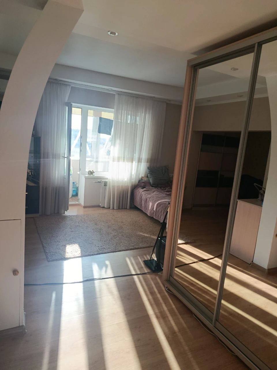 1-bedroom apartment with excellent renovation.