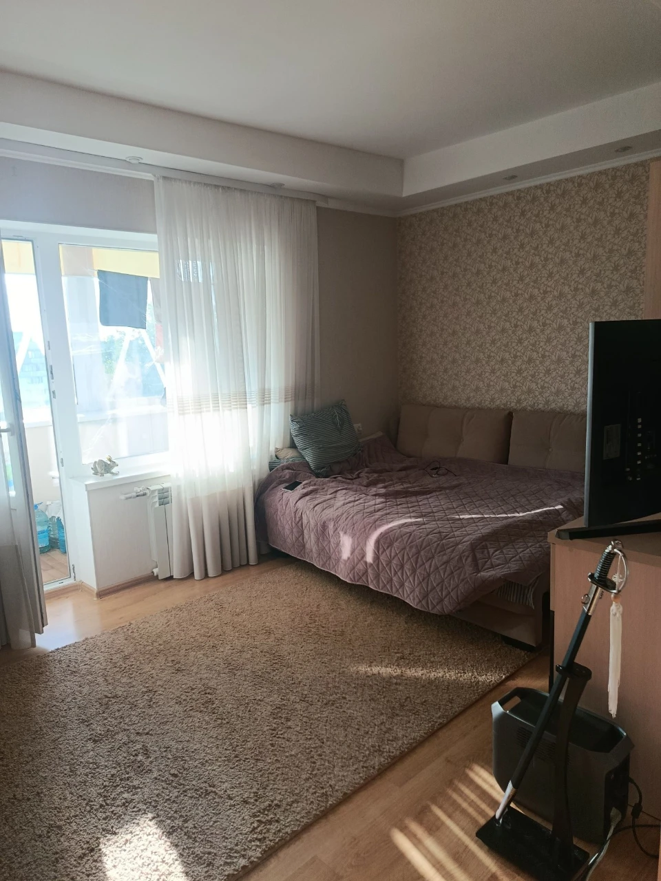 1-bedroom apartment with excellent renovation.