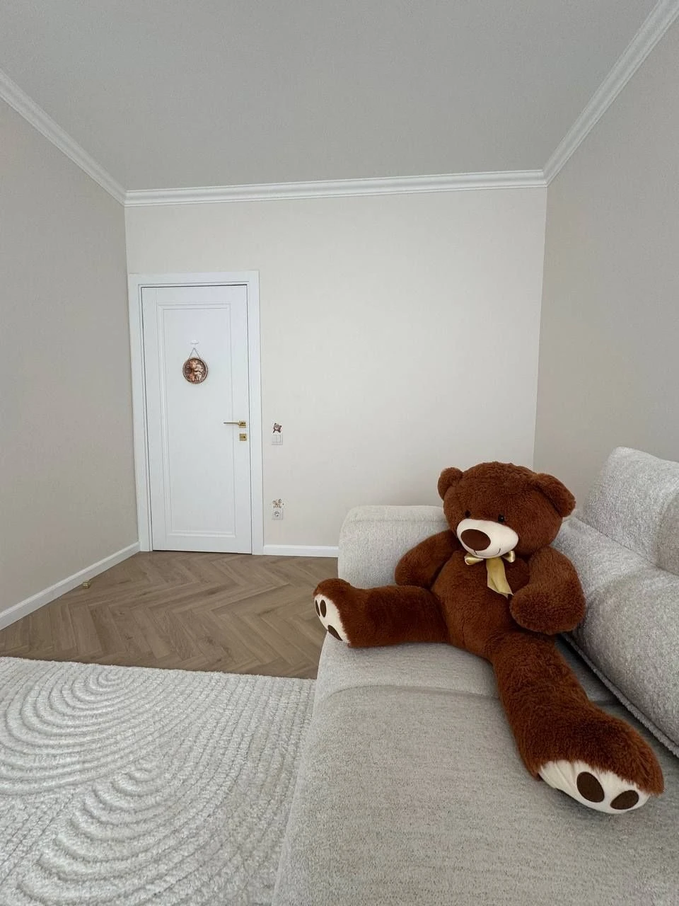 Urgent sale of apartment with renovation and furniture in a new building