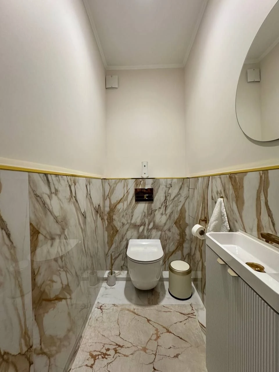 Urgent sale of apartment with renovation and furniture in a new building