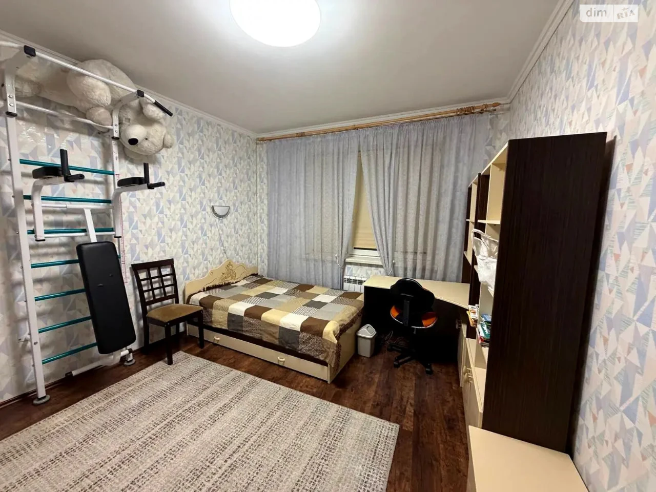 Long-Term Rental: Apartment on Дніпровська набережна