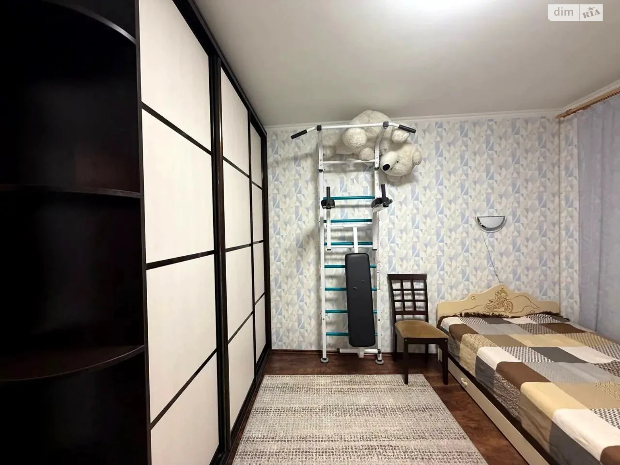 Long-Term Rental: Apartment on Дніпровська набережна