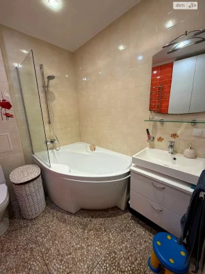 Long-Term Rental: Apartment on Дніпровська набережна