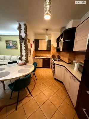 Long-Term Rental: Apartment on Дніпровська набережна