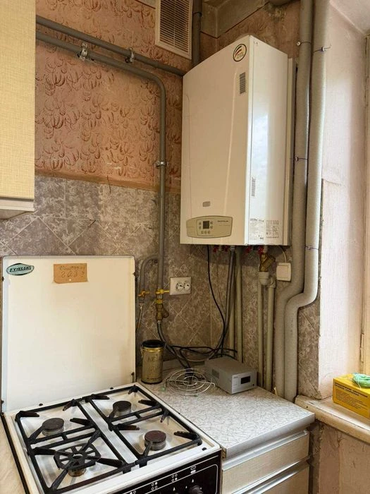 Продається 3-к. квартира з автономним опаленням, 2-й поверх,