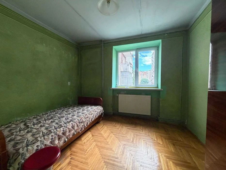 Продається 3-к. квартира з автономним опаленням, 2-й поверх,