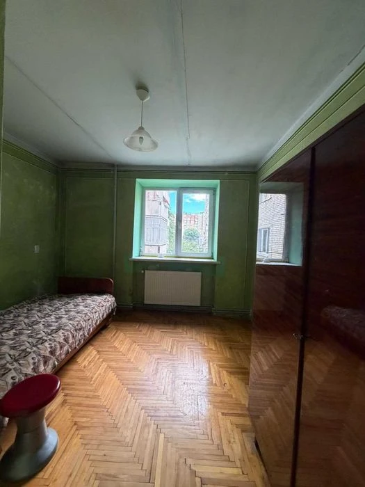 Продається 3-к. квартира з автономним опаленням, 2-й поверх,