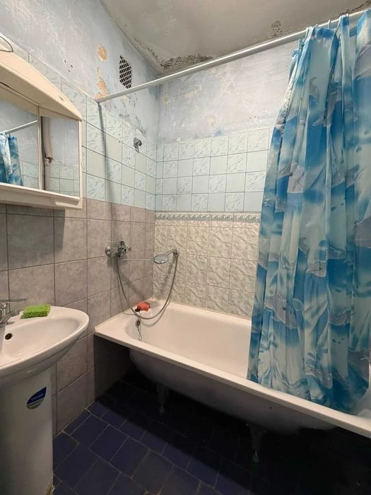Продається 3-к. квартира з автономним опаленням, 2-й поверх,