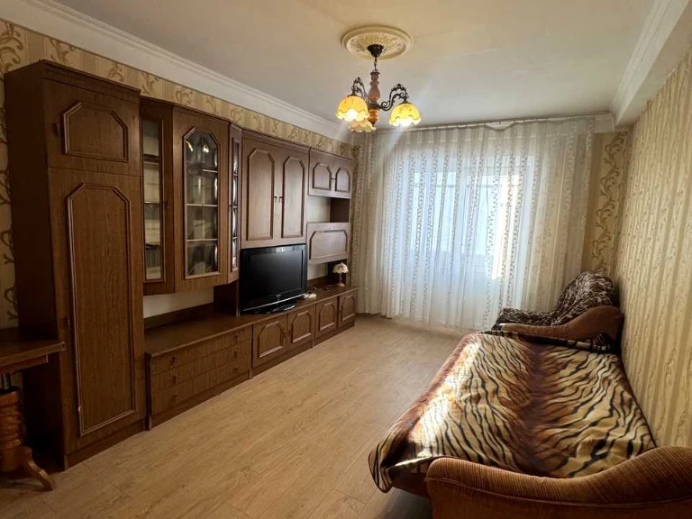 Apartment. Bratislava Street, Kyiv