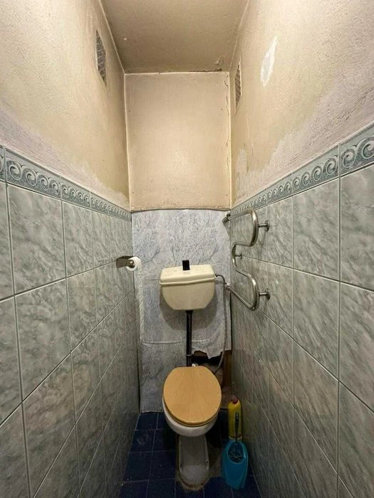 Продається 3-к. квартира з автономним опаленням, 2-й поверх,