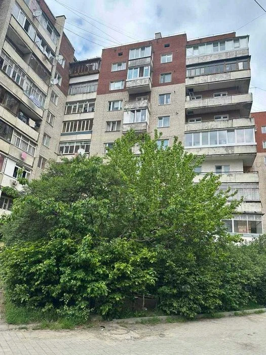 Продається 3-к. квартира з автономним опаленням, 2-й поверх,