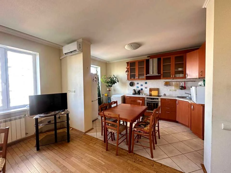 Apartment. Mikols'ko-Slobids'ka st.