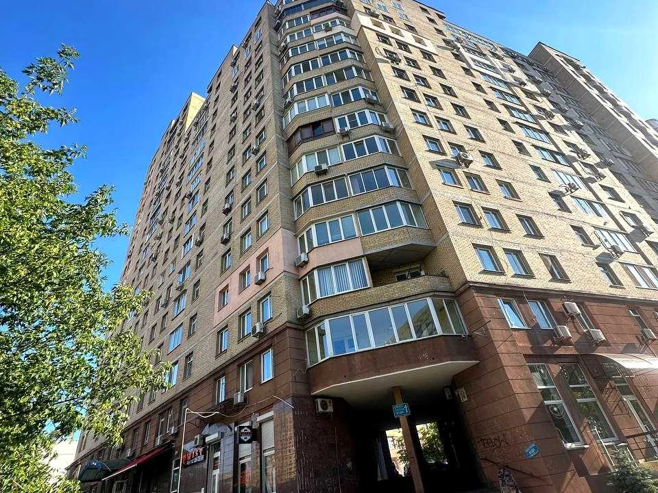 Apartment. Mikols'ko-Slobids'ka st.
