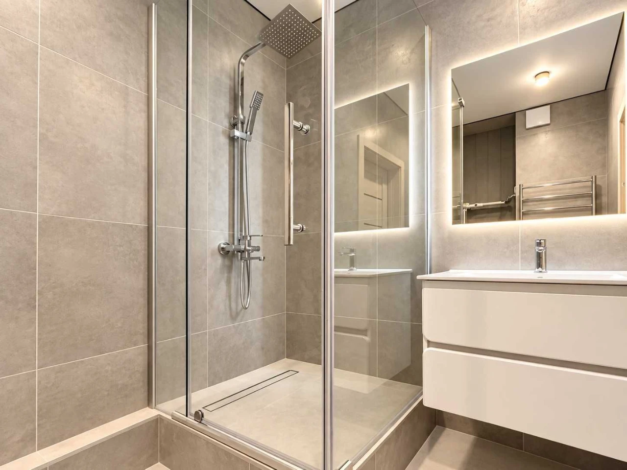 Zelena Street, Avalon Zelena Street Residence. Urgent Sale