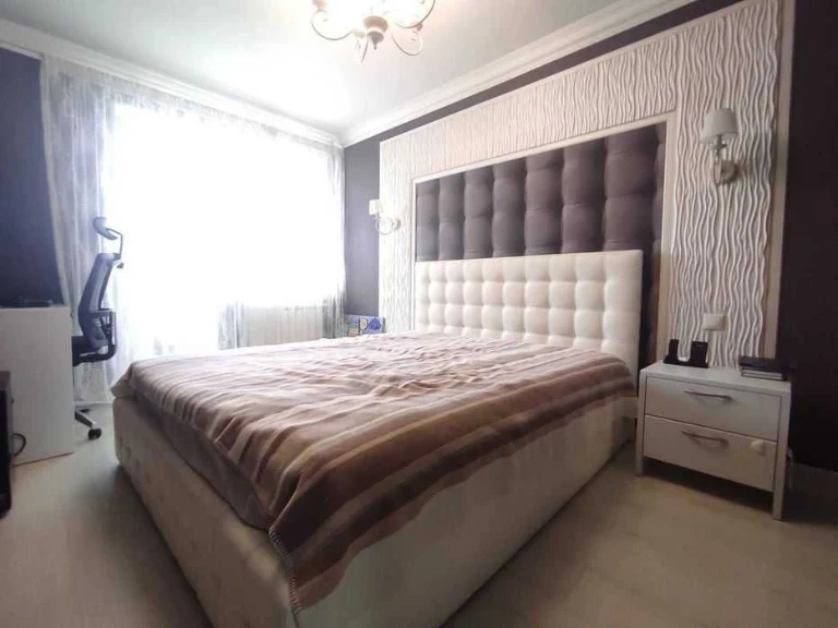 For sale 4-room apartment in Krasny Kamenn Komunare, renovated!