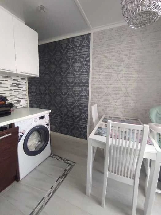 For sale 4-room apartment in Krasny Kamenn Komunare, renovated!