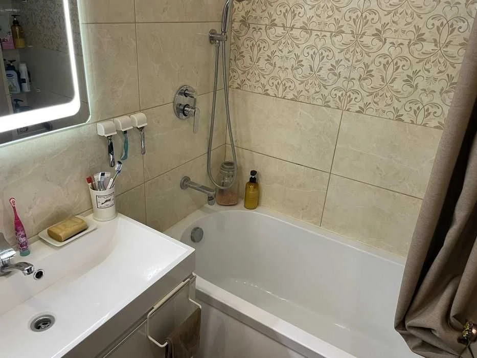For sale 4-room apartment in Krasny Kamenn Komunare, renovated!