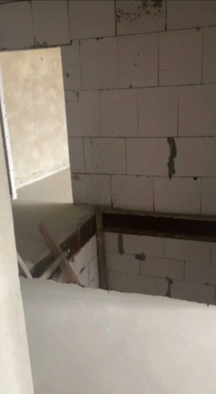 Selling a 2-story, 3-bedroom apartment in a new complex