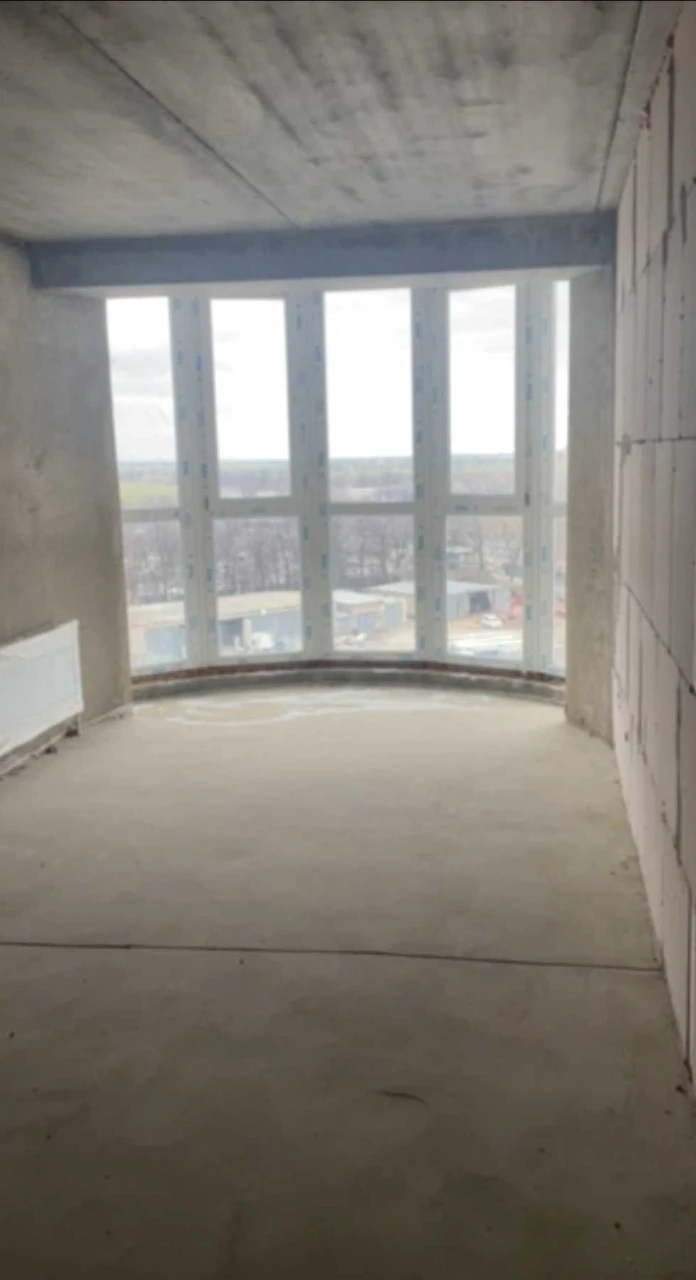 Selling a 2-story, 3-bedroom apartment in a new complex