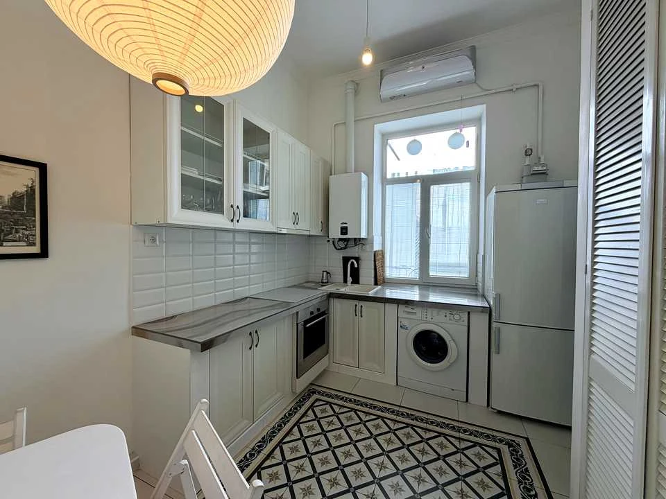 Apartment. Chernivtsi, Panasa Myrneho Street