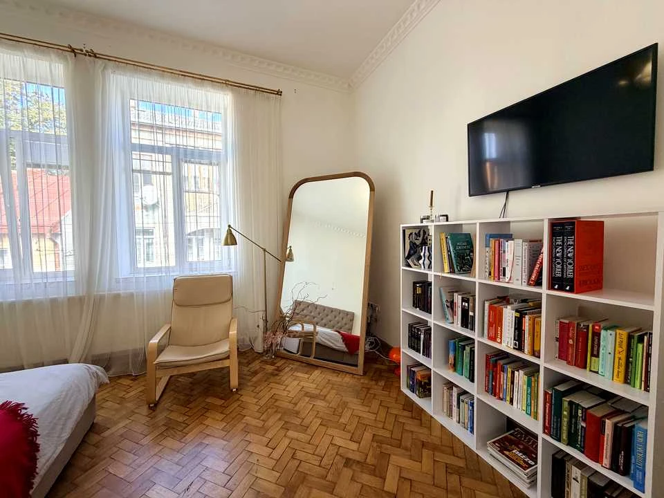 Apartment. Chernivtsi, Panasa Myrneho Street