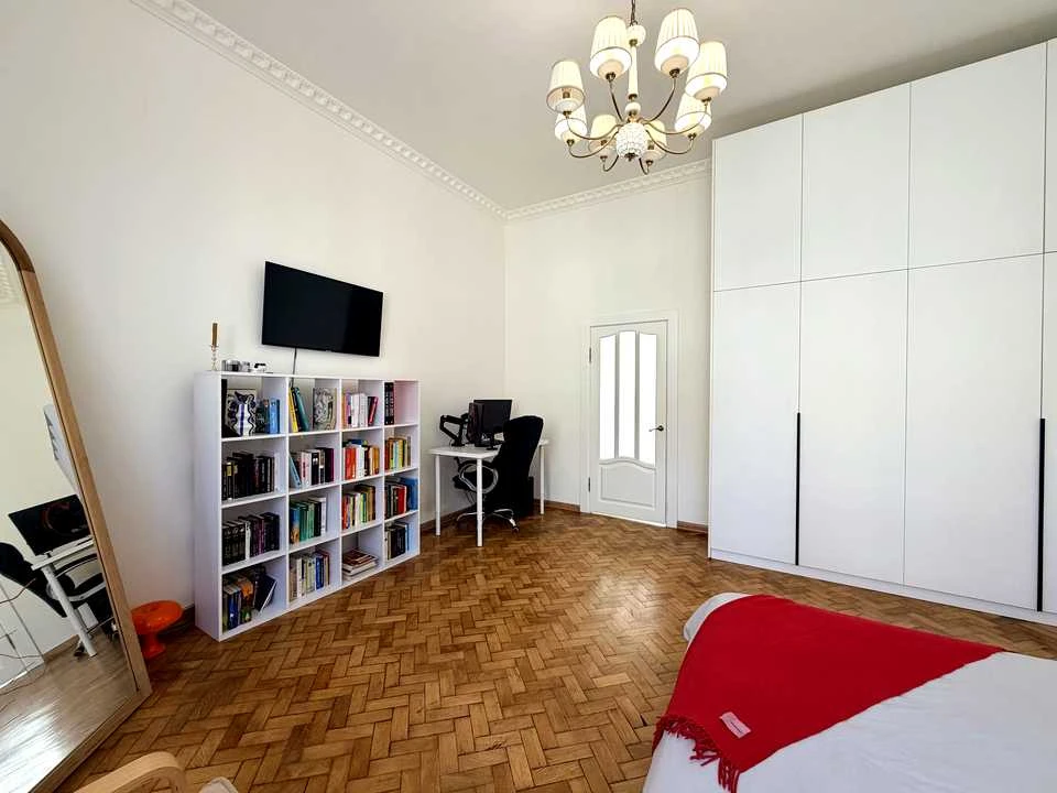 Apartment. Chernivtsi, Panasa Myrneho Street
