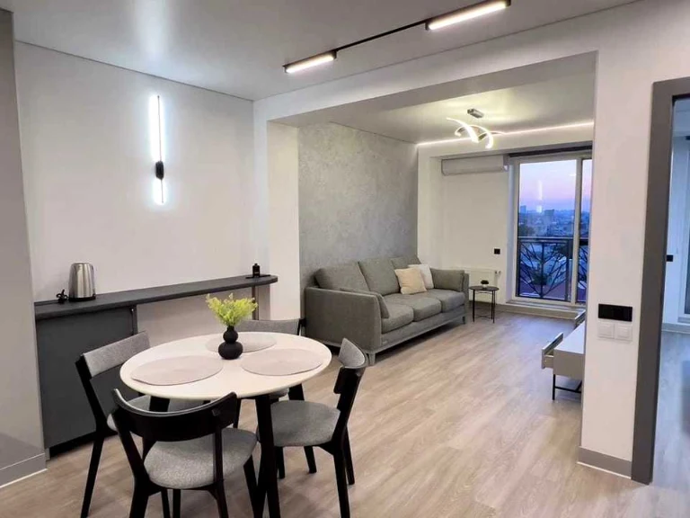 Apartment. Kyiv, Lower Val st.