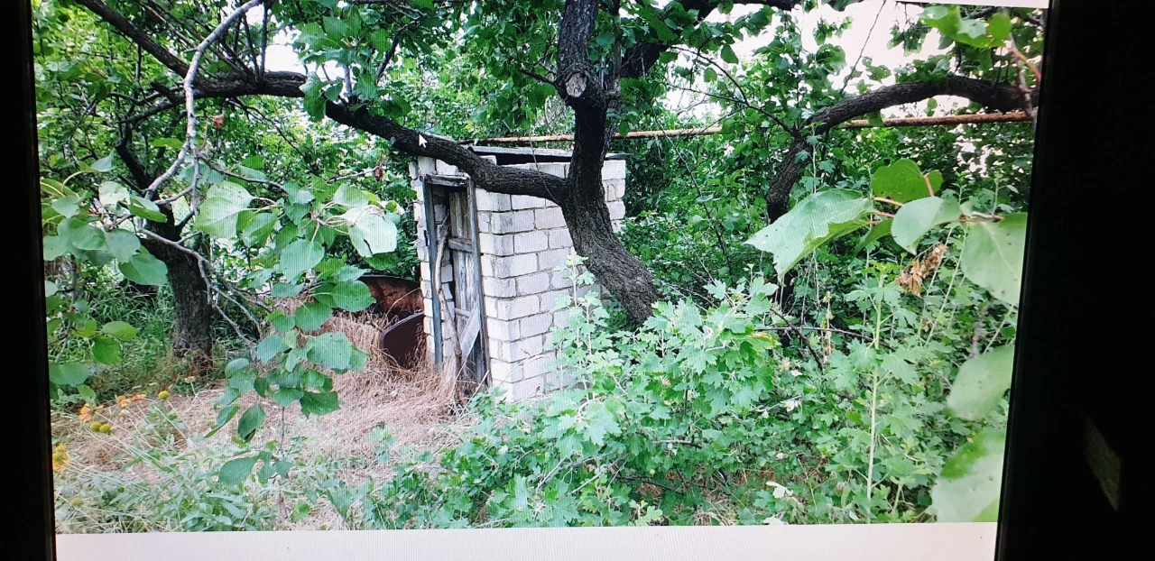 Selling. Country plot