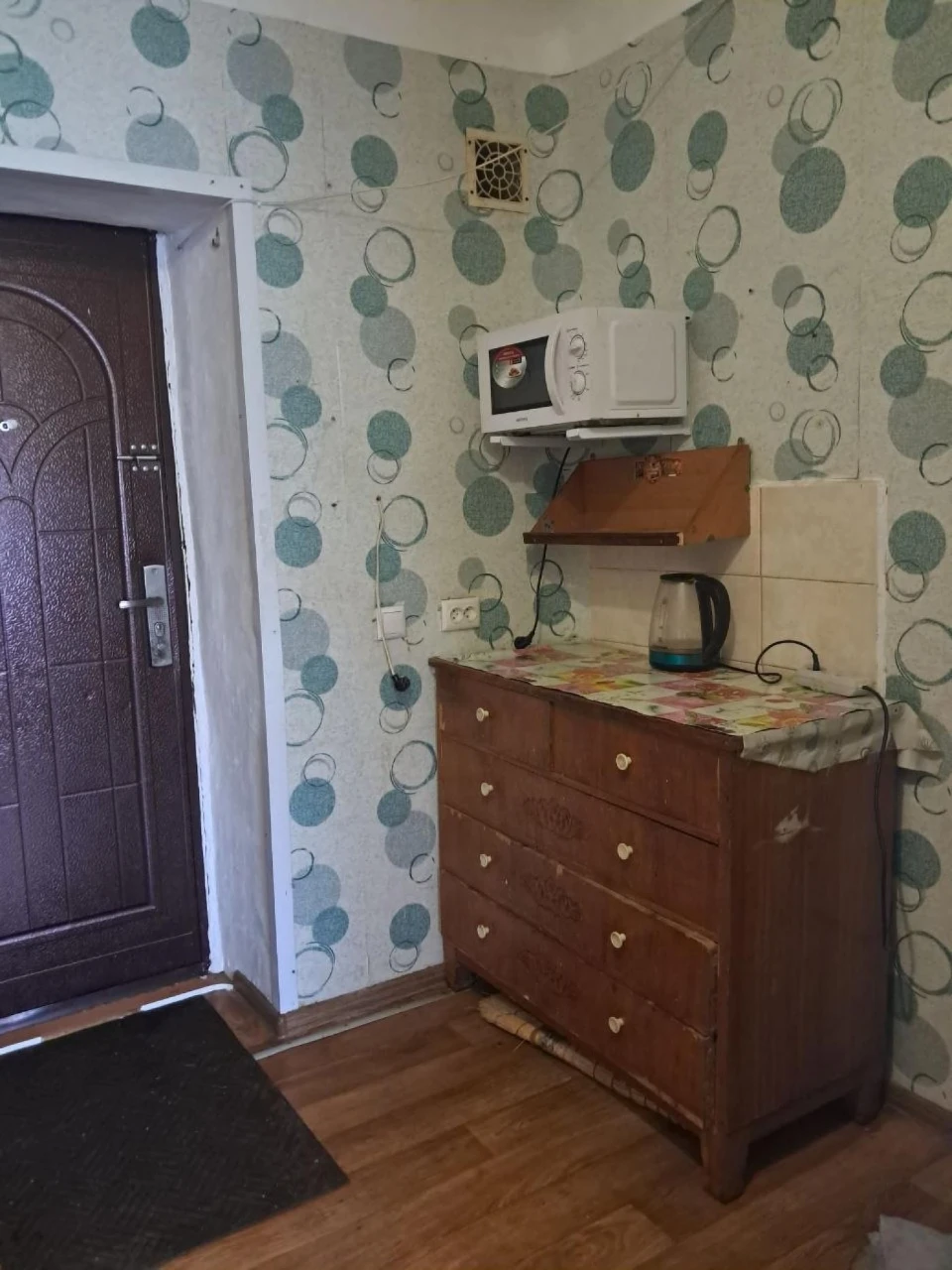 ПРОДАЮ 16,8 м² БЛИЗЬ КАЛИНІВСЬКОМУ РИНКУ | АРТЕКІВСЬКА 29 | 3