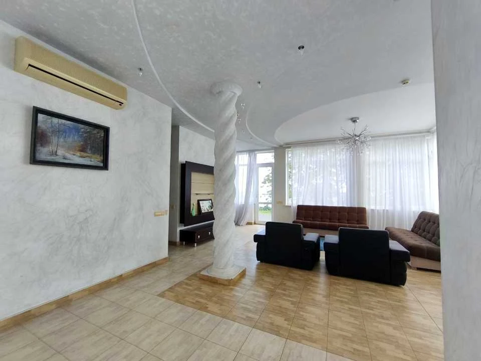 House. Odessa, Freedom Boulevard