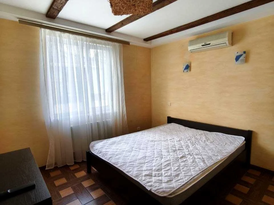 House. Odessa, Freedom Boulevard