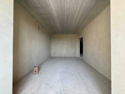 Great Price! Spacious 1-bedroom apartment with a view of the mountains!